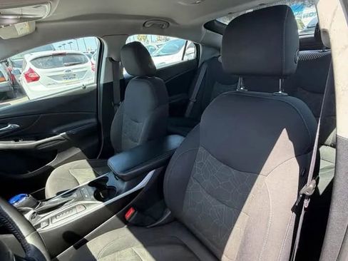 Used 2017 Chevrolet Volt LT FWD image 7