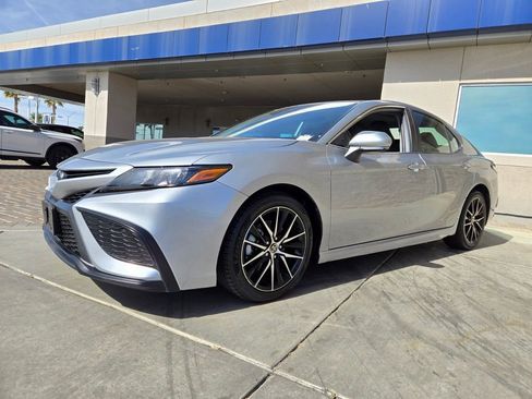 Used 2024 Toyota Camry SE FWD image 2