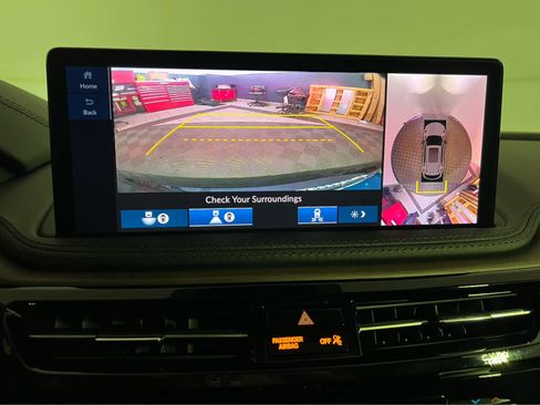 Used 2025 Acura MDX SH-AWD w/ Advance Package image 16