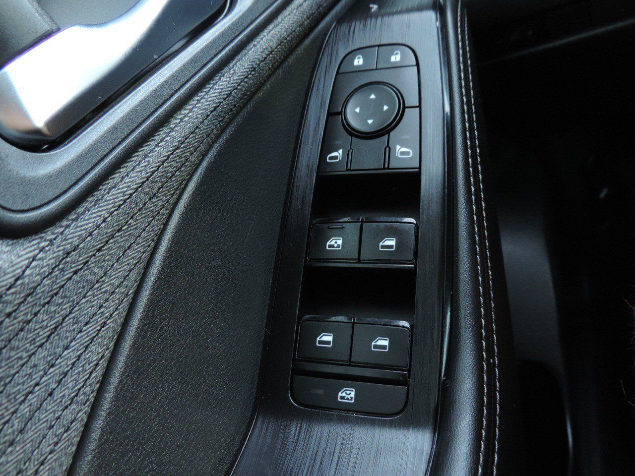 Used 2022 Nissan Rogue SV FWD image 25