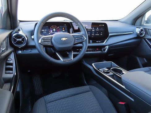 New 2026 Chevrolet Equinox LT w/ Safety and Technology Package FWD image 4