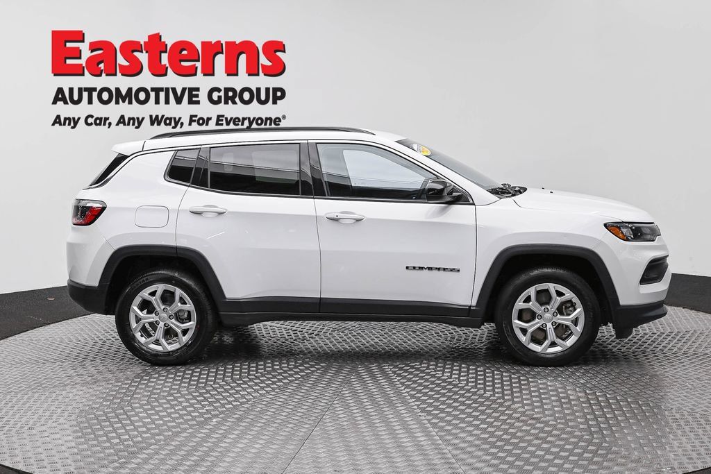 Used 2024 Jeep Compass Latitude AWD/4WD image 4
