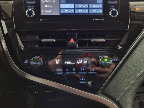 Used 2022 Toyota Camry SE image 19