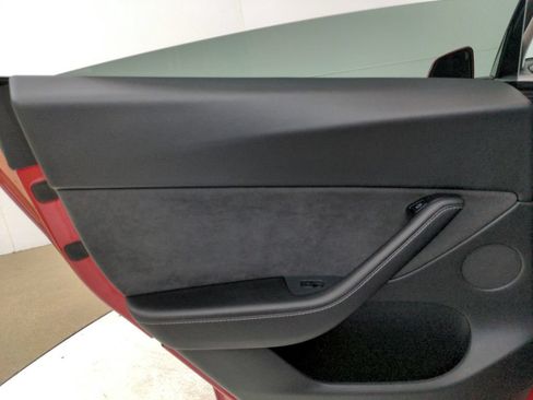 Used 2021 Tesla Model Y Long Range AWD/4WD image 24
