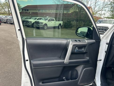 Used 2018 Toyota 4Runner SR5 image 20