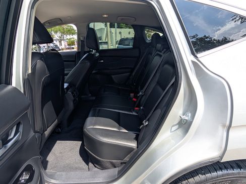 Certified 2025 Nissan Murano SV FWD image 11