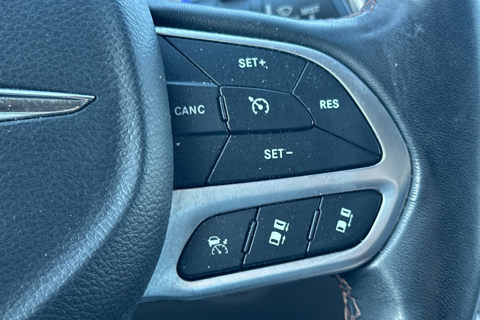 Used 2019 Chrysler Pacifica Touring-L w/ Advanced Safetytec Group FWD image 36