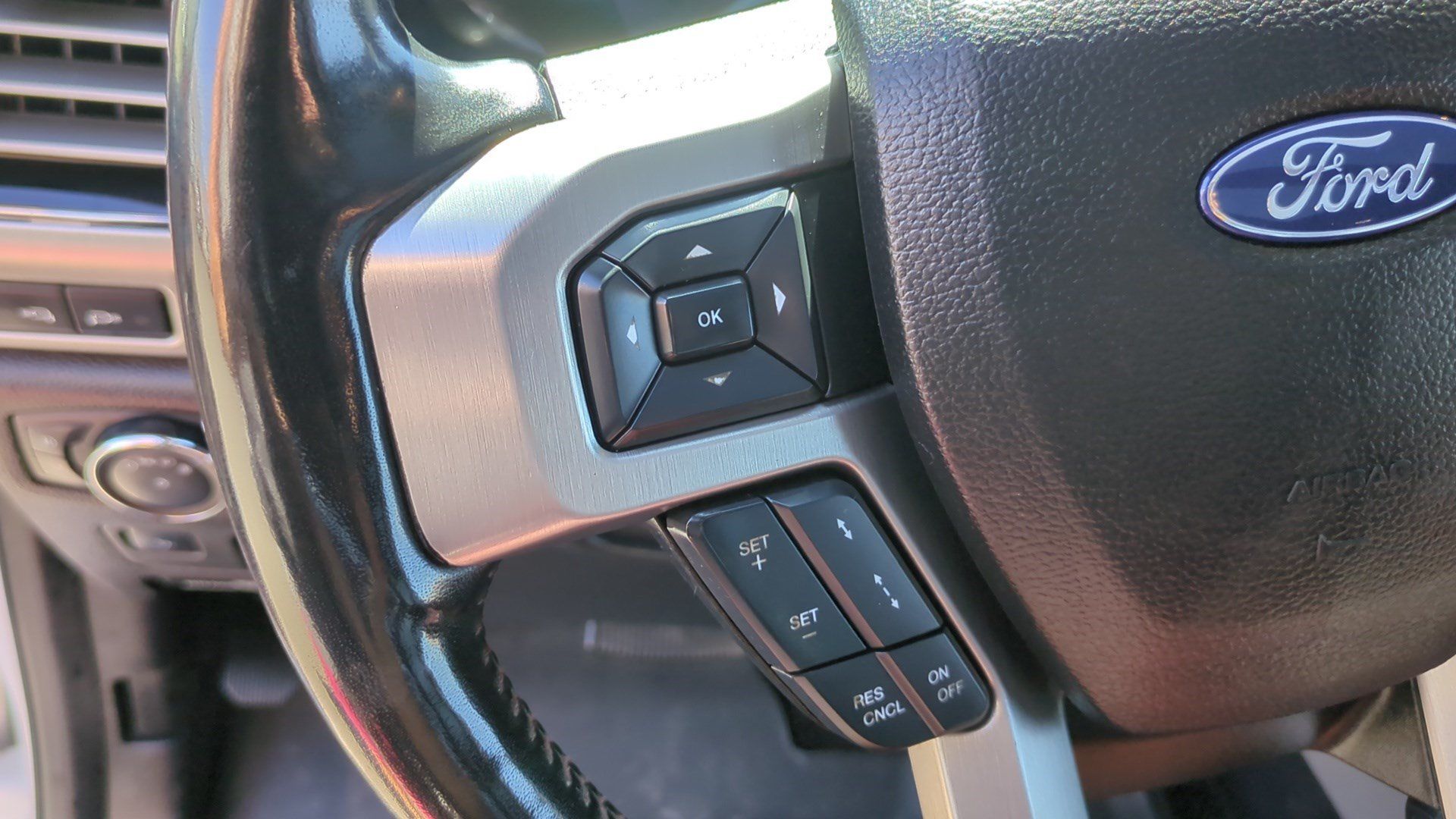 Used 2019 Ford F350 Platinum w/ Platinum Ultimate Package AWD/4WD image 18
