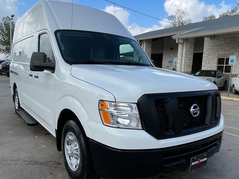 Used 2020 Nissan NV 2500 SV image 3