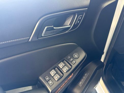Used 2019 Chevrolet Suburban Premier AWD/4WD image 19