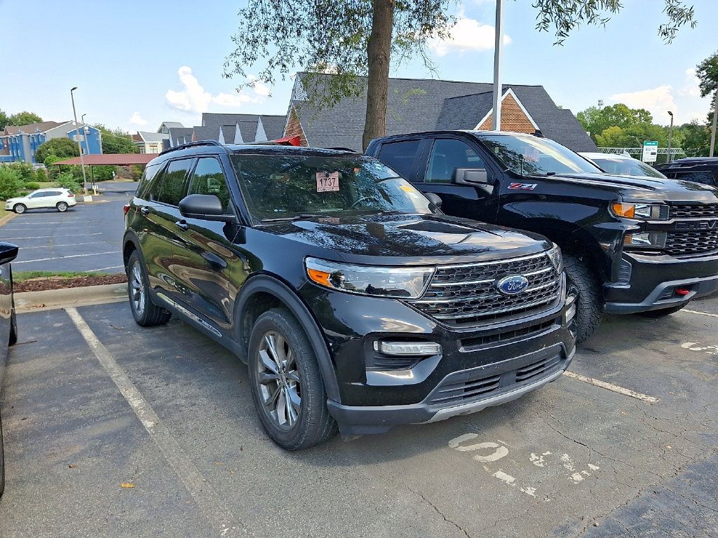 Used 2020 Ford Explorer XLT w/ Equipment Group 202A AWD/4WD image 2