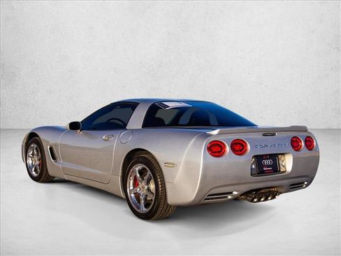 Used 2002 Chevrolet Corvette Coupe w/ Preferred Equipment Group2 image 7