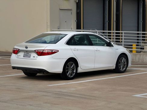 Used 2015 Toyota Camry SE w/ Moonroof Package FWD image 7