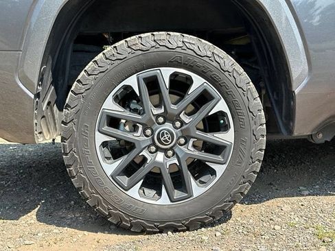 Used 2022 Toyota Tundra Limited AWD/4WD image 38