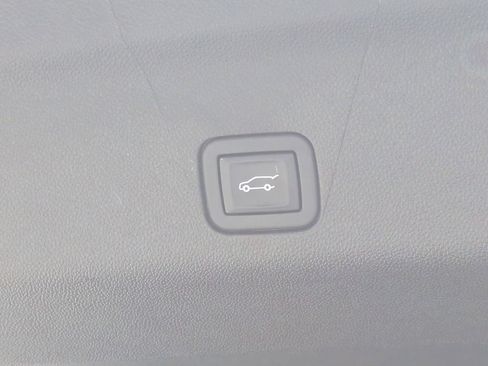 Used 2022 Chevrolet Suburban High Country AWD/4WD image 15
