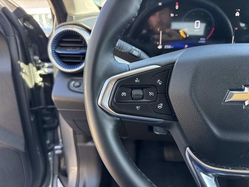 Used 2025 Chevrolet Trax LT w/ LT Convenience Package FWD image 23