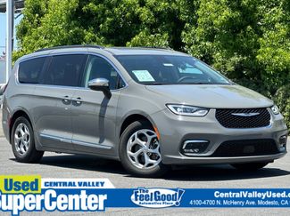 Used 2023 Chrysler Pacifica Limited image 1