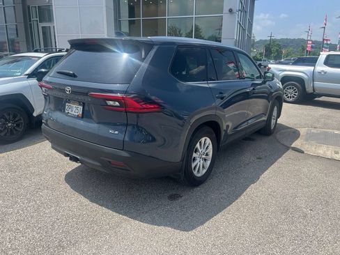Used 2025 Toyota Grand Highlander AWD image 6