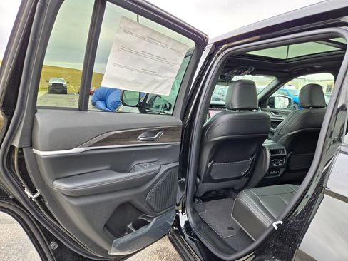 New 2025 Jeep Grand Cherokee Limited image 27