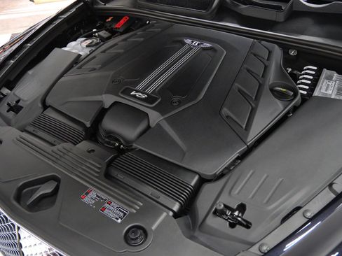 Used 2023 Bentley Bentayga AWD/4WD image 39