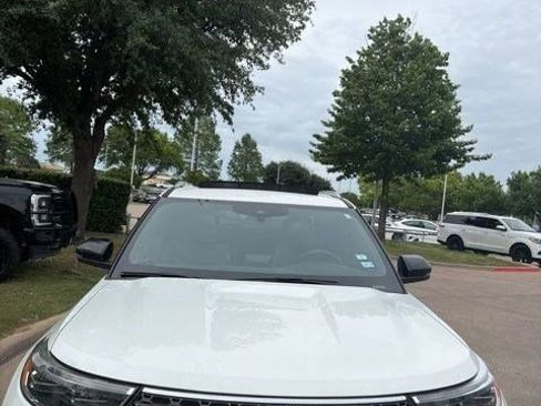 Used 2022 Ford Explorer King Ranch w/ Class IV Trailer Tow Package RWD image 3