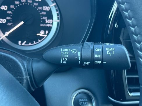 Used 2025 Toyota Highlander LE image 40