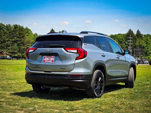 Used 2023 GMC Terrain SLE w/ Driver Convenience Package AWD/4WD image 4