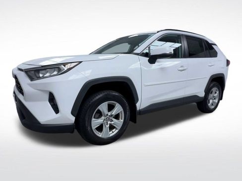 Used 2019 Toyota RAV4 XLE AWD/4WD image 4