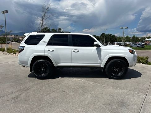 Used 2023 Toyota 4Runner TRD Off-Road Premium w/ Moonroof Package AWD/4WD image 10