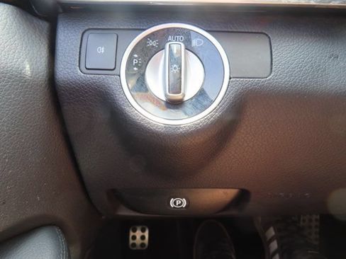 Used 2014 Mercedes-Benz E 350 4MATIC Sedan image 30