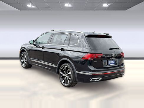 Used 2024 Volkswagen Tiguan SEL R-Line AWD/4WD image 3