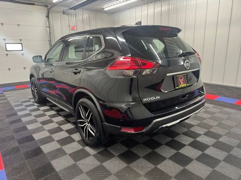 Used 2017 Nissan Rogue S image 4