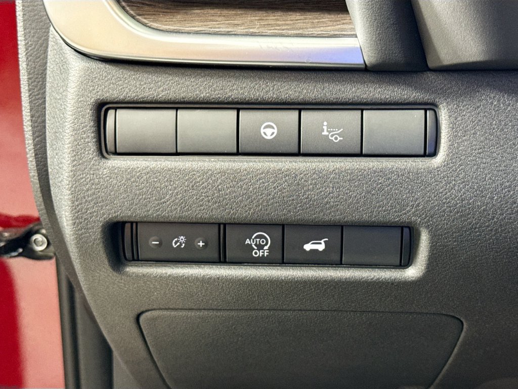 Used 2025 Nissan Rogue Platinum w/ Platinum Premium Package FWD image 10