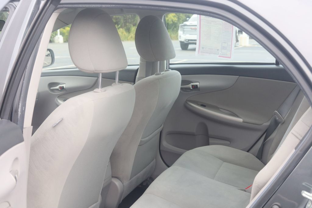 Used 2013 Toyota Corolla LE FWD image 20