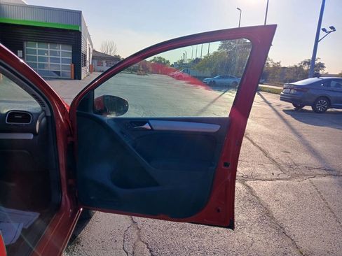 Used 2010 Volkswagen Golf 4-Door image 10