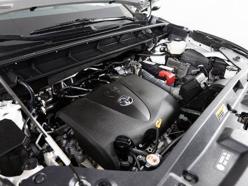 Used 2022 Toyota Highlander XLE FWD image 42