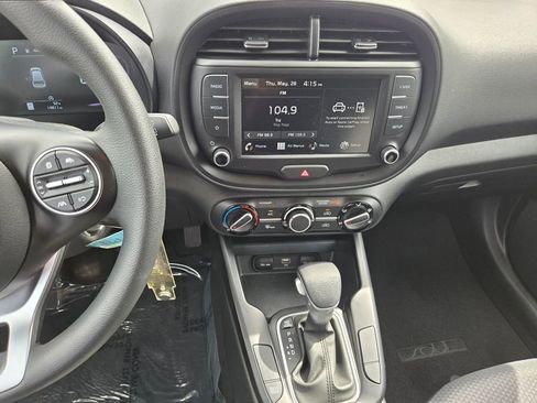 Certified 2025 Kia Soul LX w/ LX Technology Package FWD image 21