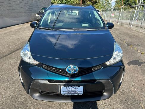 Used 2017 Toyota Prius V Four w/ Carpet Mat Package FWD image 2