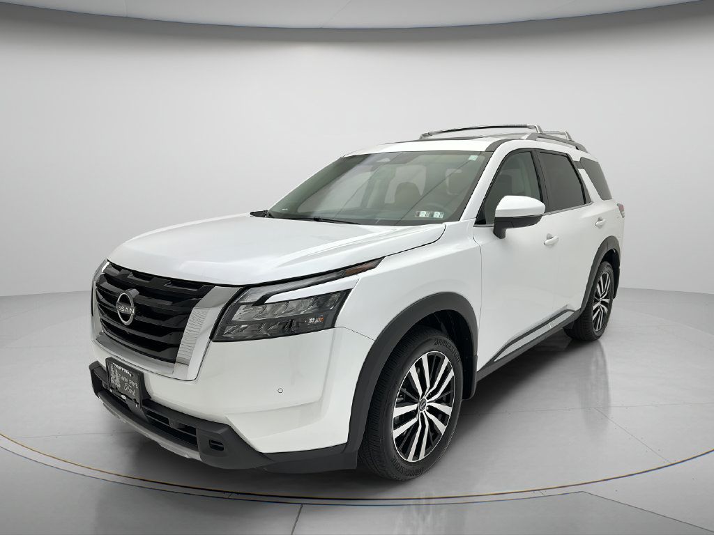 Used 2025 Nissan Pathfinder Platinum AWD/4WD image 3
