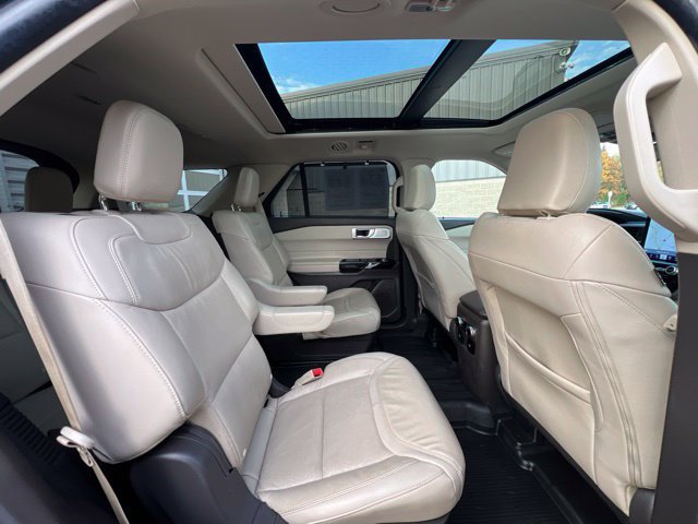 Used 2023 Ford Explorer Platinum w/ Technology Package AWD/4WD image 14