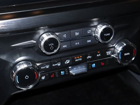 Certified 2024 Ford F250 Lariat w/ Chrome Package image 31