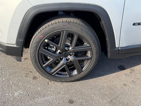 New 2026 Jeep Compass Latitude image 19