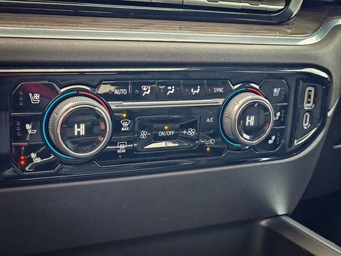 Certified 2024 Chevrolet Silverado 2500 LTZ w/ LTZ Convenience Package image 30