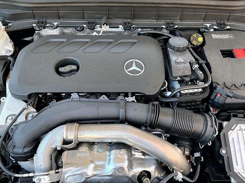 Used 2025 Mercedes-Benz GLB 250 4MATIC image 34