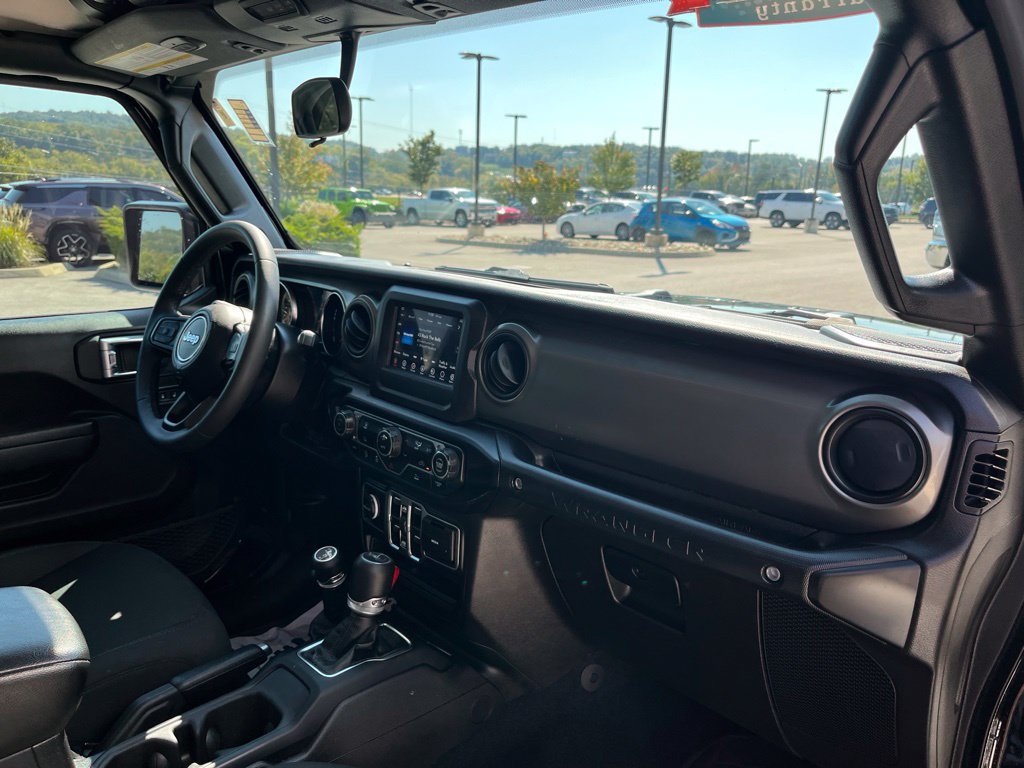 Used 2023 Jeep Wrangler Unlimited Sport AWD/4WD image 25