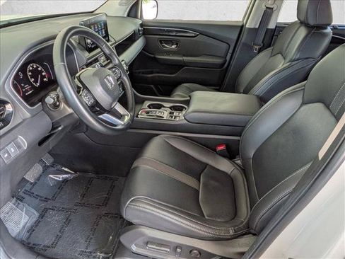 Used 2025 Honda Pilot Touring image 16