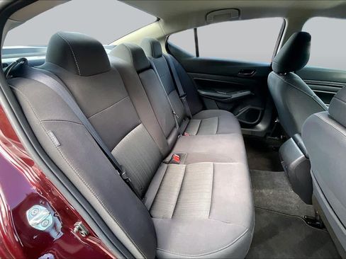 Used 2025 Nissan Altima 2.5 SV FWD image 18
