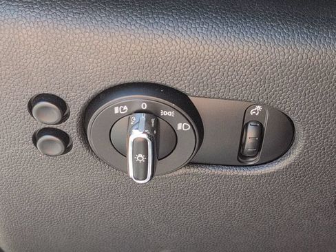 Used 2018 MINI Cooper 2-Door Hardtop FWD image 19