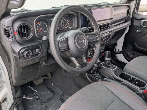 Used 2025 Jeep Wrangler Unlimited Rubicon w/ Convenience Group AWD/4WD image 14