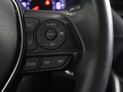 Used 2020 Toyota RAV4 XLE Premium FWD image 39